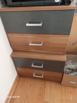 Predám skriňu posteľ a nočné stoliky - 5