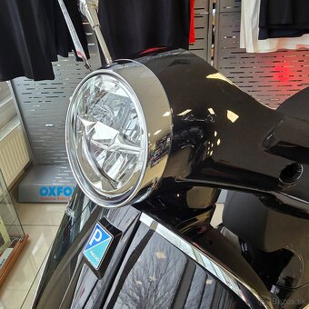 Vespa GTS 125 čierna - 5