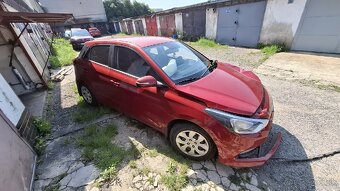 Hyundai i20 po dopravnej nehode nepojazdný - 5