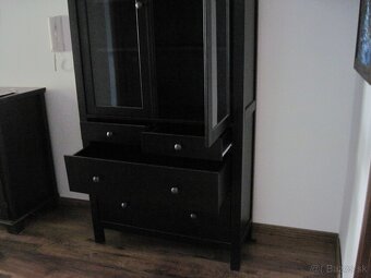 Hemnes IKEA vitrína/knižnica - 5