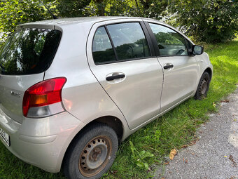 Toyota Yaris benzín - 5