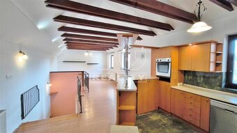 Rodinný dom - 2 samostatné byty, priestranná terasa a... - 5