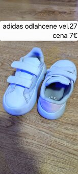 Rôzne veľkosti tenisky a cizmy - 5