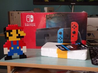 Nintendo Switch (V2) - 5