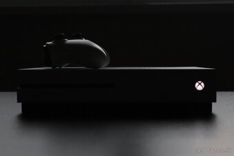 Xbox One S 1TB + ovládač 🎮 – výborný stav, resetovaný - 5