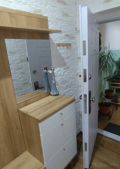 Predám 3 izbový byt s loggiou po kompletnej rekonštrukcii v  - 5