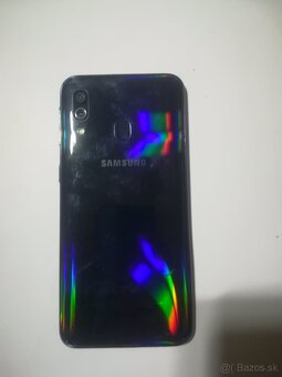 Predám Samsung galaxy A40 - 5