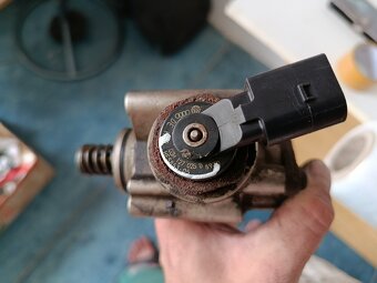 vstrekovacie cerpadlo vw 03h127026d 200€ - 5