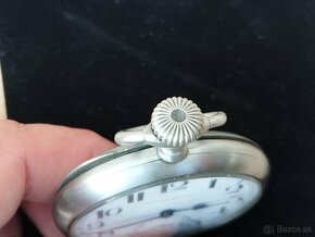 Stříbrné kapesní hodinky jeptišky s gravírovanou chaloupkou - 5