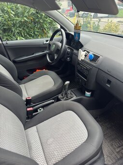Škoda Fabia 1.2 47 kW – r.v. 10/2003 – Pekný stav - 5
