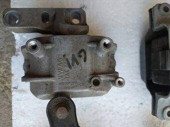 Uloženie motora silentblok prevodovky 1K0199262 1k0199555 - 5