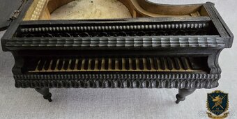 Dekoratívna šijaca skrinka v tvare klavíra - 5