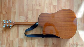 Akustickoelektricka klasicka gitara Takamine EG320SC seria G - 5