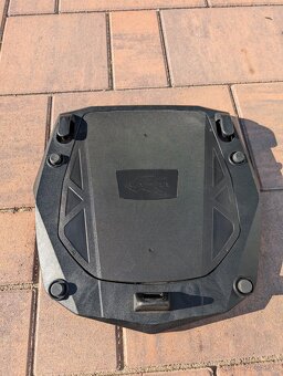 Kufor Givi V47 z platňou - 5