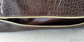 Hnedá lesklá kabelka - 5
