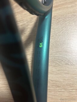 TENISOVÁ RAKETA WILSON BLADE 100 V9 2025 - 5