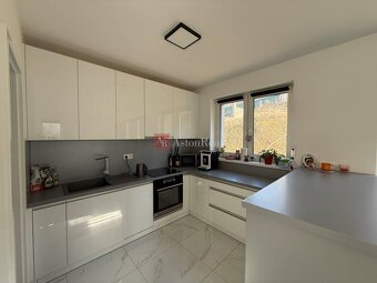 NOVOSTAVBA: zariadený BUNGALOV v obci Vieska Bezdedov (817m2 - 5