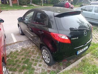 Predám Mazda 2 1,3 i benzín manual - 5