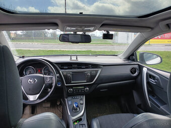 Toyota Auris Hybrid - 5
