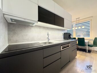 REKONŠTRUOVANÝ VEĽKÝ 3 IZB. BYT S DVOMI BALKÓNMI, 84M2, ROBO - 5