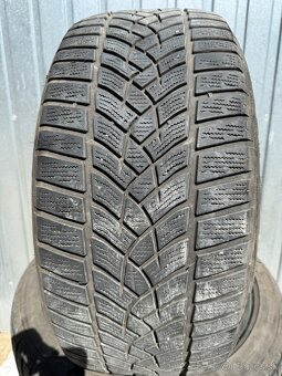 Goodyear Ultragrip Performance + 235/45 R18 98V zimné - 5