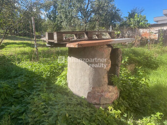 Popcornový pozemok so starším RD ako záhradné sady (F679-14 - 5