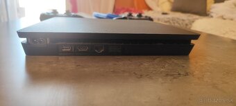 PS4 Slim 500GB + 2 ovládače + 4 hry – TOP STAV - 5