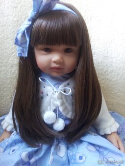 Realisticka babika s oblecenim - 5