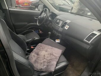 Predám peugeot 4007 na nahradne diely motor 4HN - 5