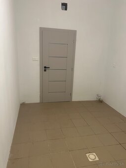 Priestor na prenájom v centre Beluše - 5