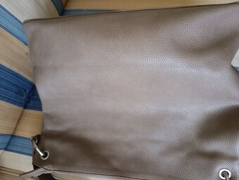 Väčšia kabelka - 5