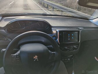 Peugeot 208 - 5