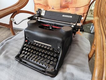 Starozitny pisaci stroj Olivetti m44 - 5