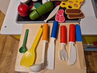 Drevena kuchynka s vybavou - 5