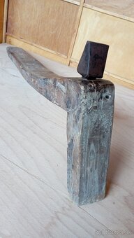 Starožitný naklepávač na kosu - 5