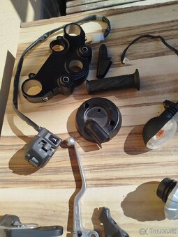 Moto guzzi V7III diely - 5