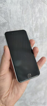 Apple iPhone SE2020 64GB - 100% batéria - 5