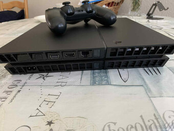 Predám Playstation 4 - 5