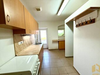 ROD. DOM s DVOMI BYTMI a PODNIKATEĽSKÝM PRIESTOROM,SOBOTIŠTE - 5