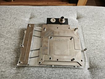 MSI GeForce GTX 1070 ARMOR - 5