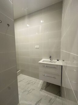 Na prenájom: Moderný 1-izbový byt v Seredi – 650 € - 5