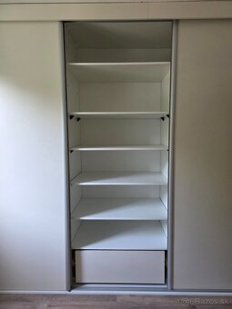 Vstavaná skriňa 300x250x70 - 5