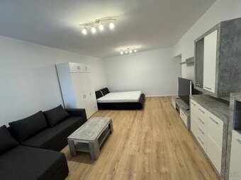 Prenajmeme veľkometrážny (cez 80 m2) 2-izb byt na Svetlej ul - 5