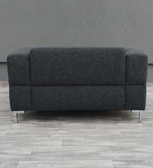 Pohovka sivá látková . - 5