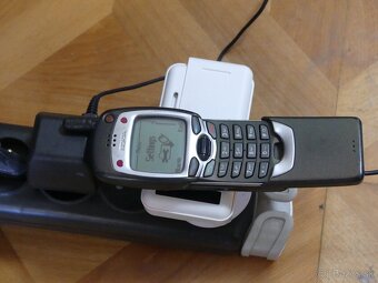 Nokia retro, vintage telefony spolu s nabijackou a headsetom - 5