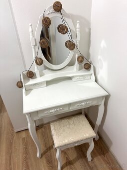 Kozmetický stolík - 5