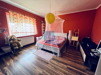 Ponúkame na predaj 5. izbový rodinný dom s veľkým pozemkom n - 5