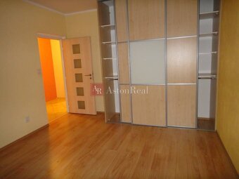 PREDAJ: 3 izbový byt s balkónom, časť Radvaň - Banská Bystri - 5