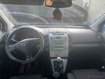 Toyota Corolla Verso 2.2 - 5
