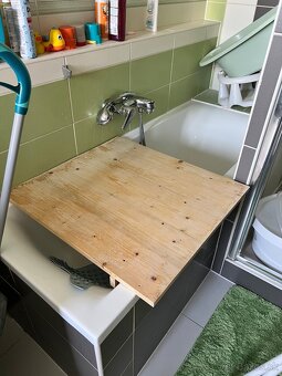 Vanicka so stojanom a prebalovaci pult na vanu - 5